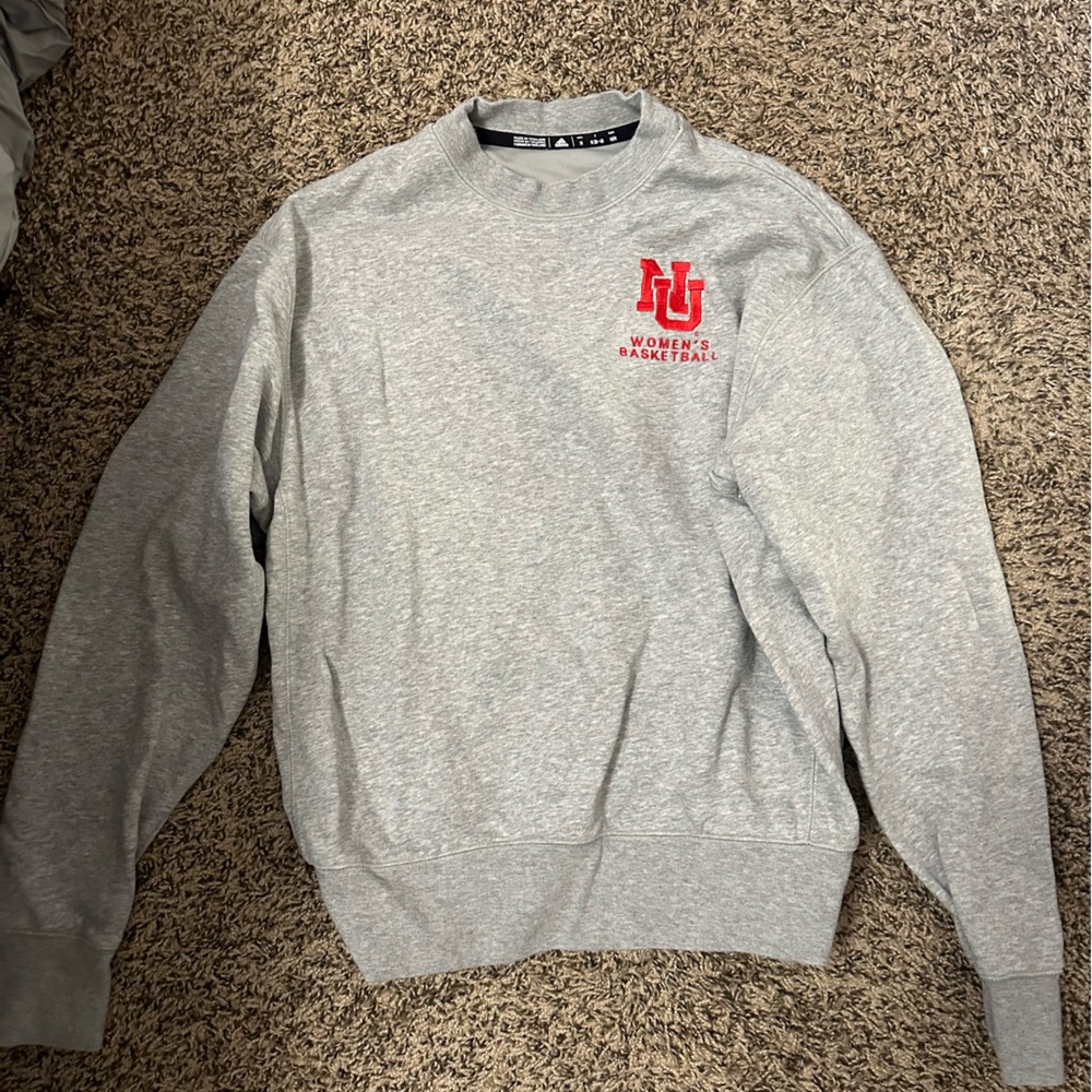 grey crew neck